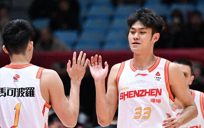 世界杯比赛直播地址-广东老队长拿第9冠?合同仅剩两月,19次进季后赛,18次进四强|周鹏|深圳队|广东队|cba季后赛|球队_新浪体育_新浪新闻